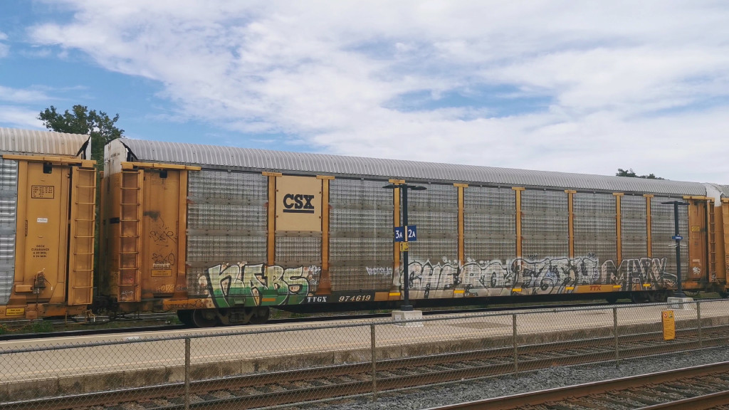 CSXT B11583 (Body) TTGX 974619 (Flat)